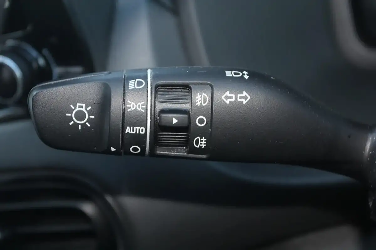 2022-hyundai-kona-10-t-gdi-premium-big-22