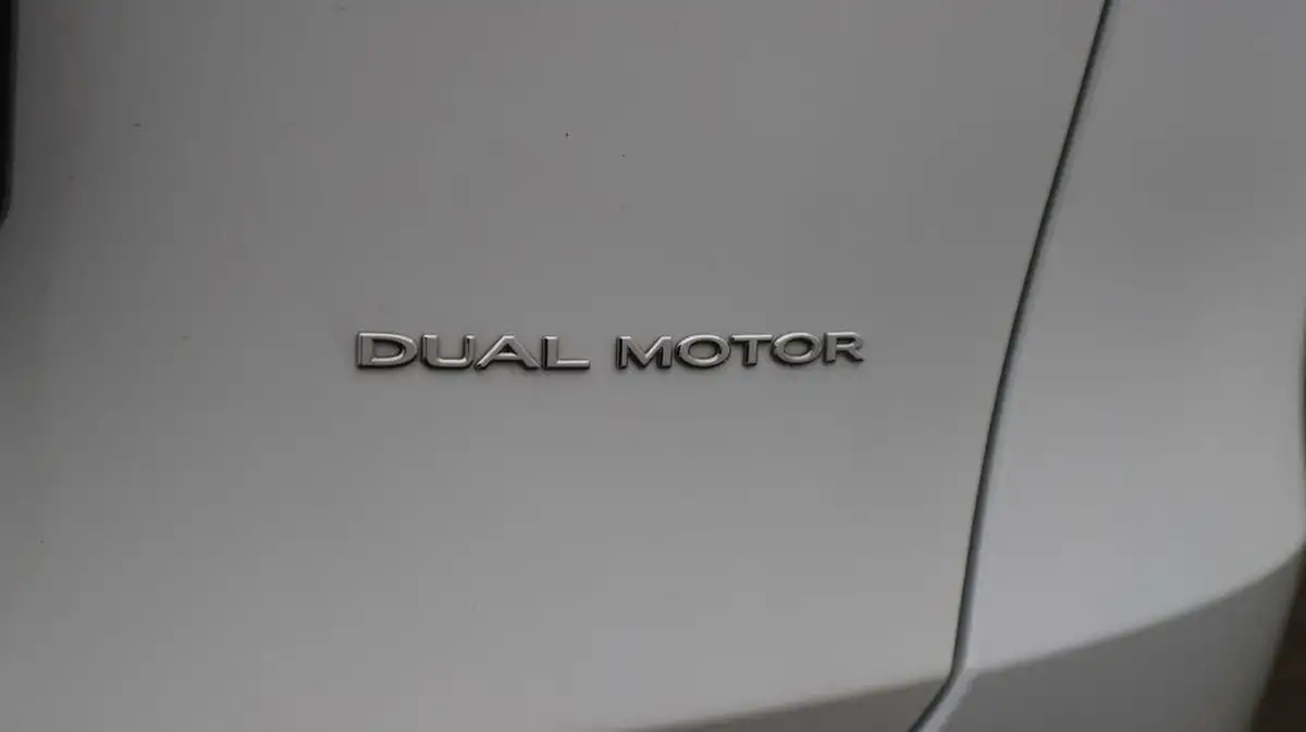 2023-tesla-model-y-e-long-range-big-20