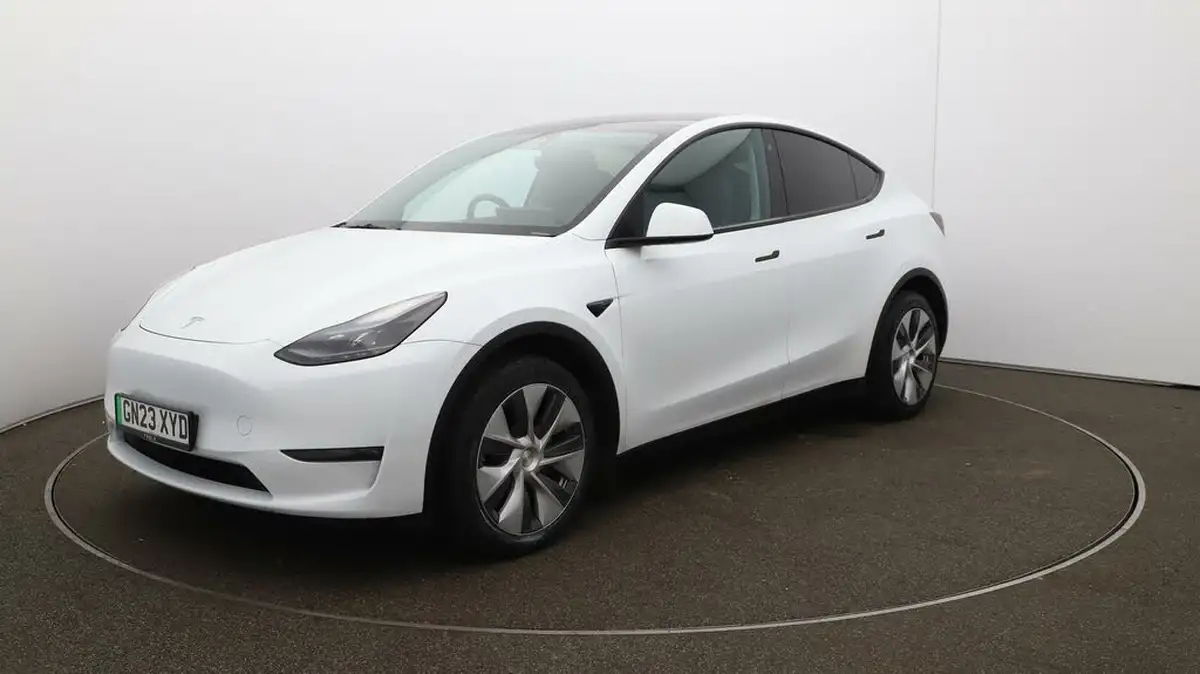 2023-tesla-model-y-e-long-range-big-61