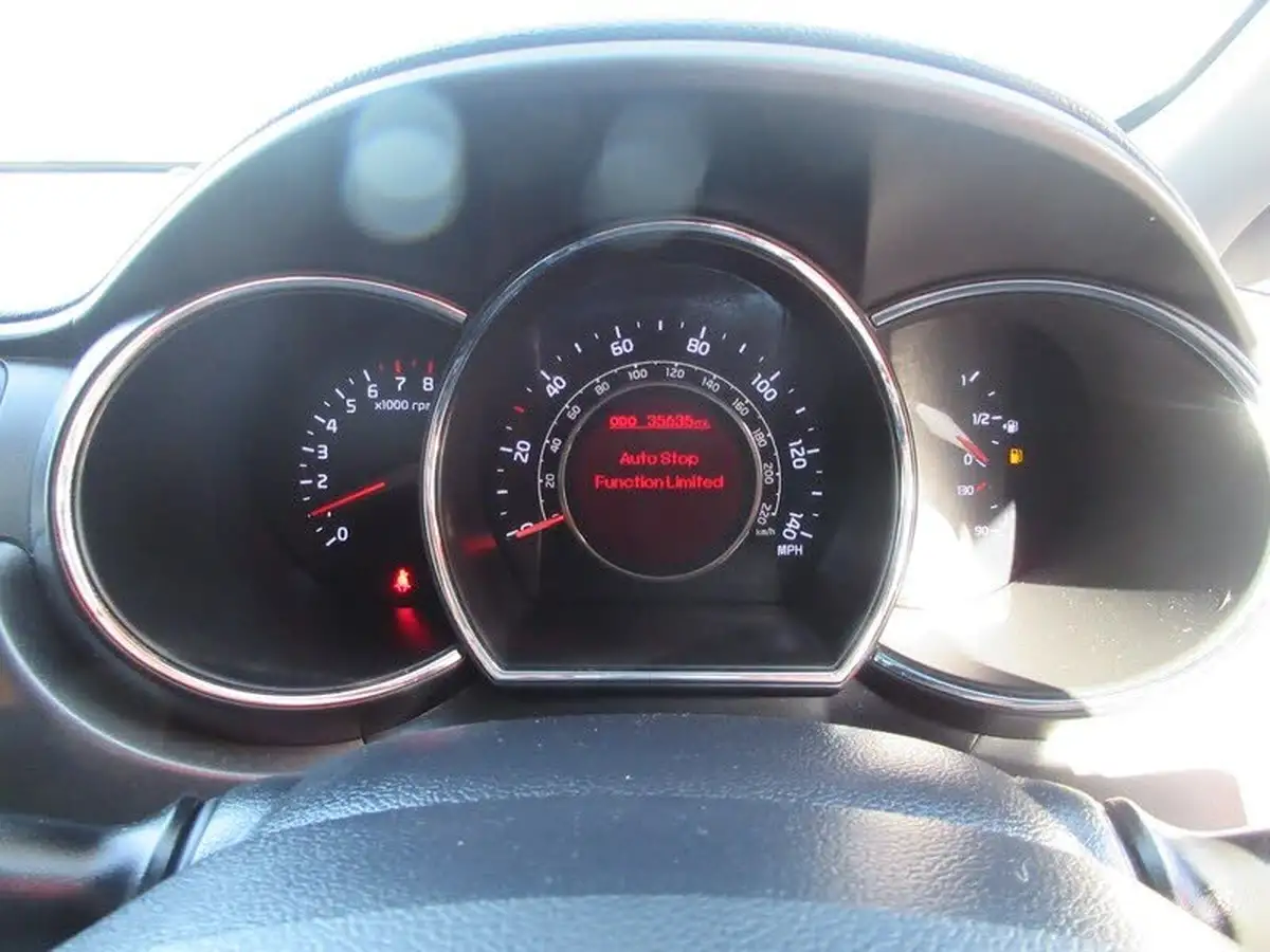 2014-kia-rio-14-3-isg-5d-big-17