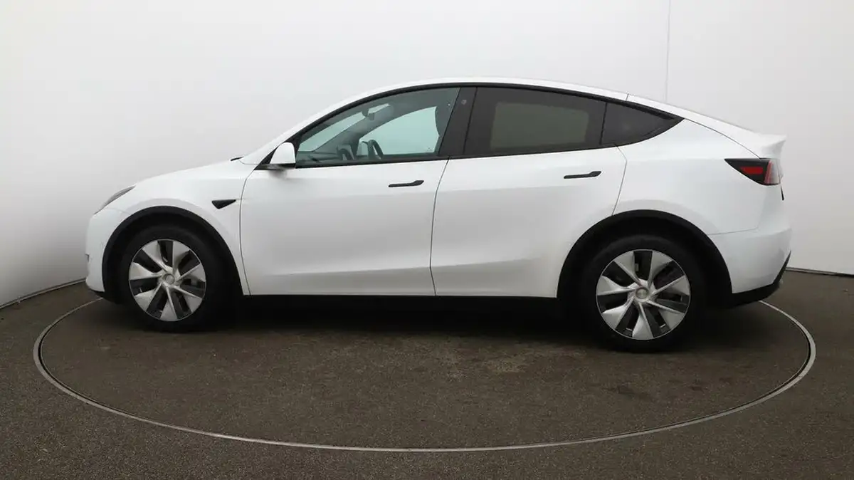 2022-tesla-model-y-e-long-range-big-55