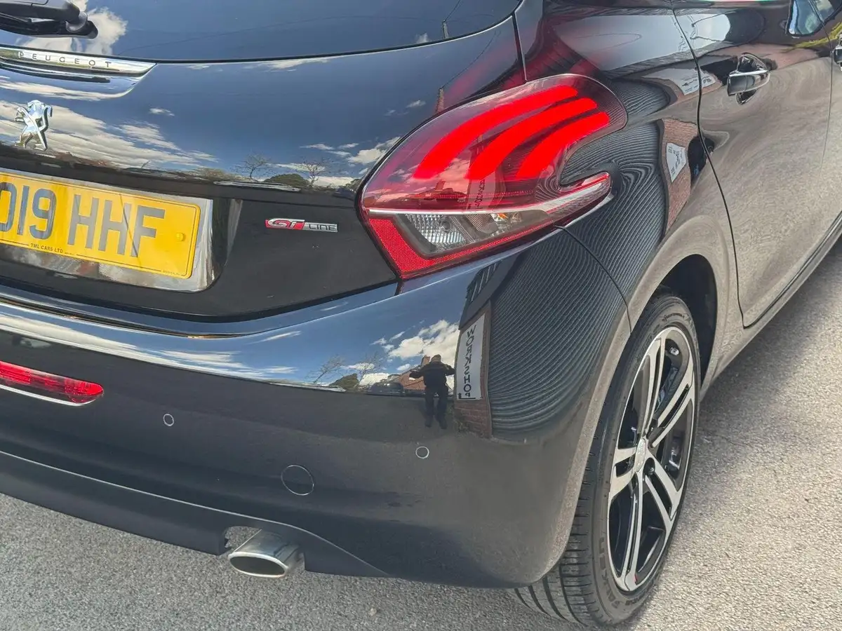 2019-peugeot-208-12-puretech-gt-line-110bhp-big-9