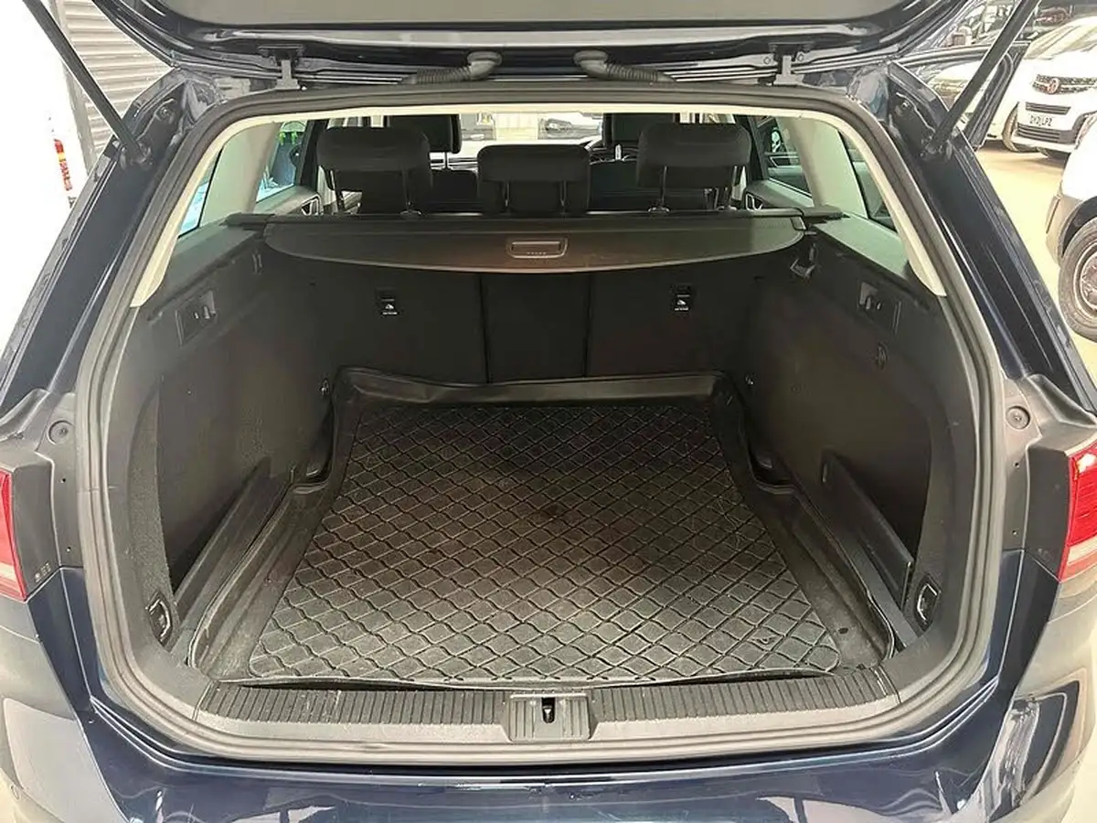 2016-volkswagen-passat-20tdi-se-business-estate-5d-big-8