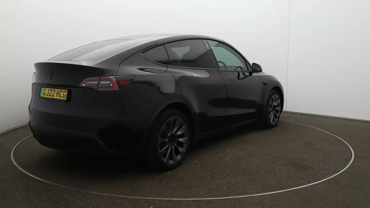 2022-tesla-model-y-e-long-range-big-45