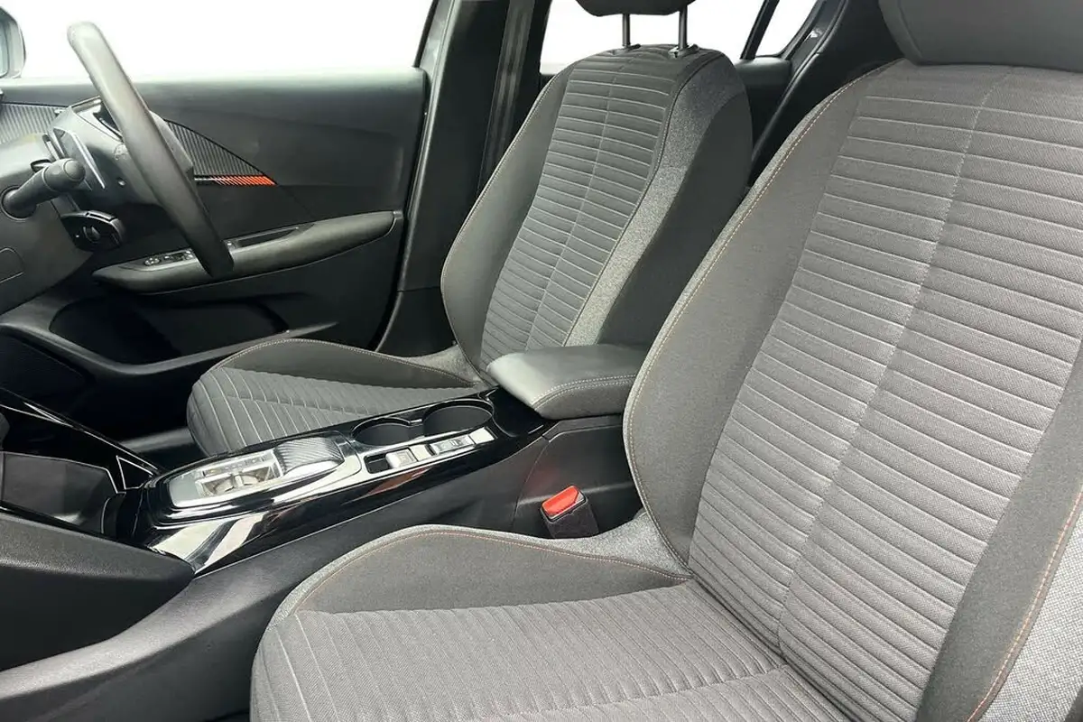 2023-peugeot-208-12-puretech-active-premium-100ps-eat8-big-15
