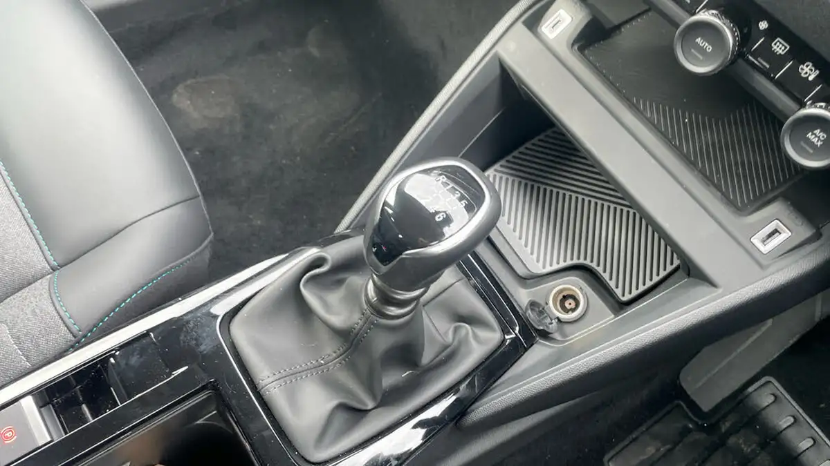 2023-citroen-c4-12-puretech-sense-big-19