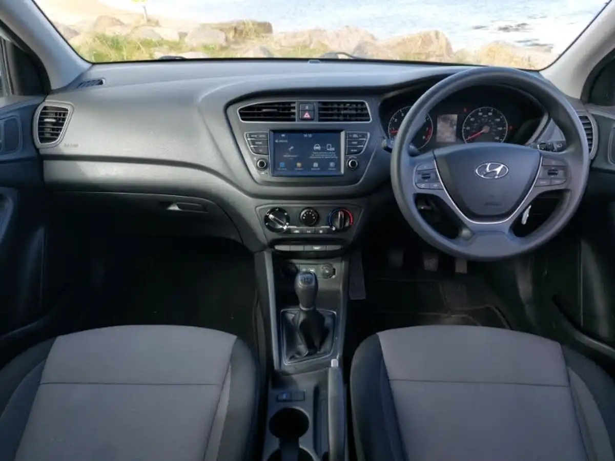 2018-hyundai-i20-12-s-connect-big-2