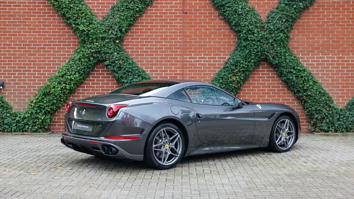 2017-ferrari-california-39-t-big-8