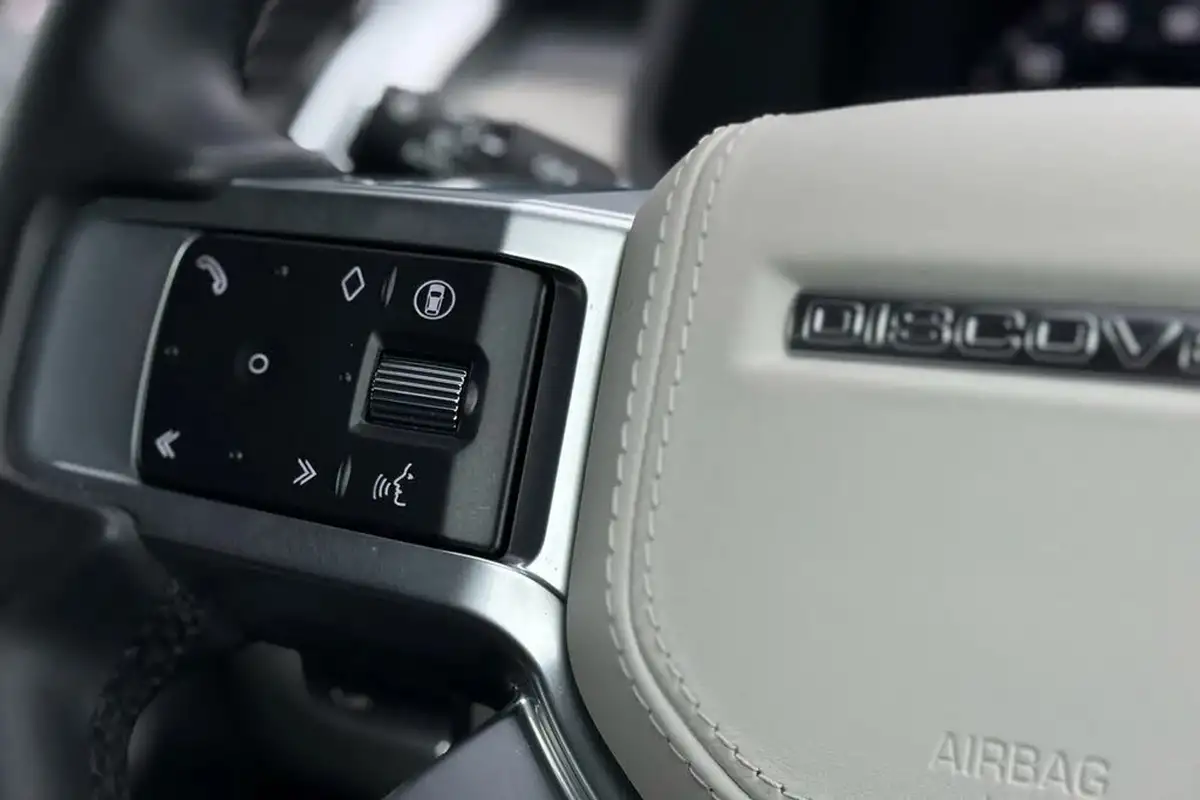 2024-land-rover-discovery-30-d300-dynamic-hse-big-45