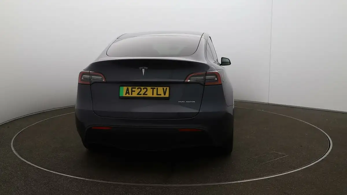 2022-tesla-model-y-e-long-range-big-6