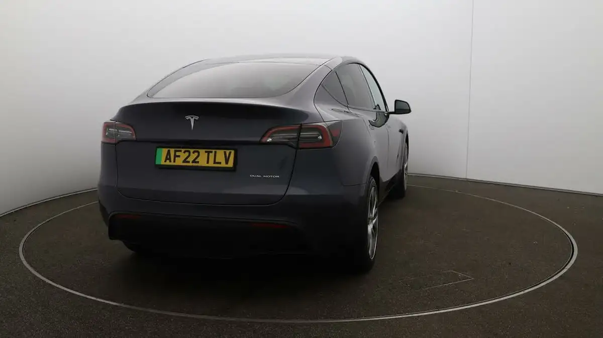 2022-tesla-model-y-e-long-range-big-47