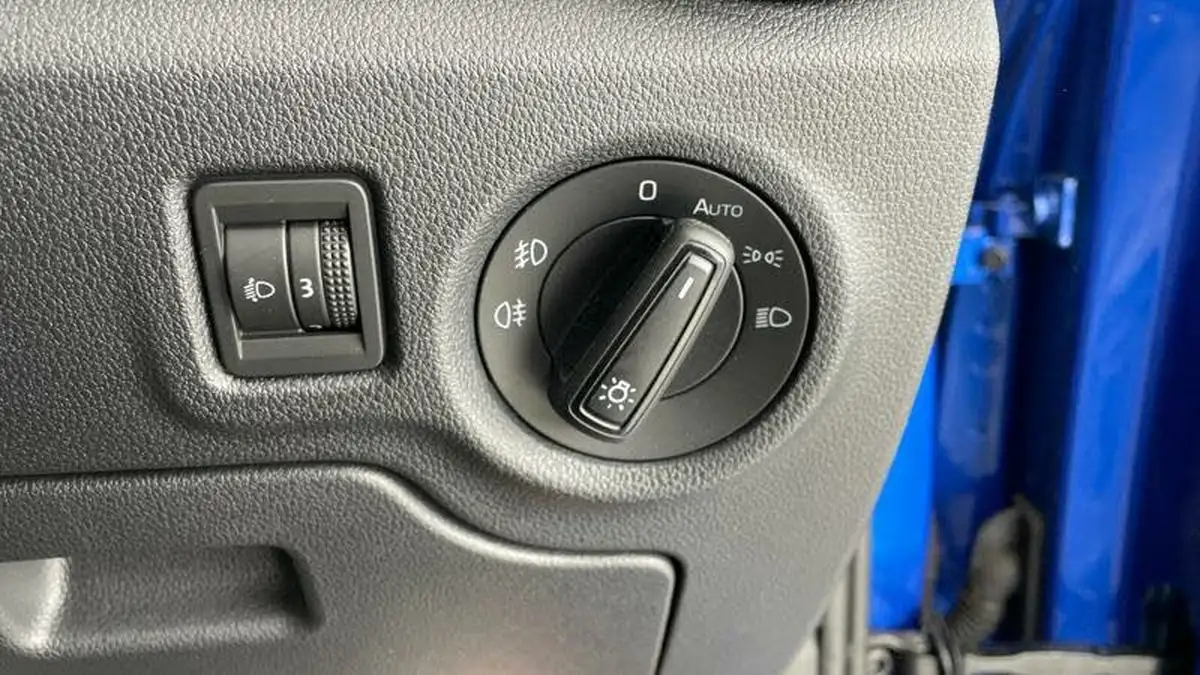 2022-skoda-fabia-10-mpi-colour-edition-big-19