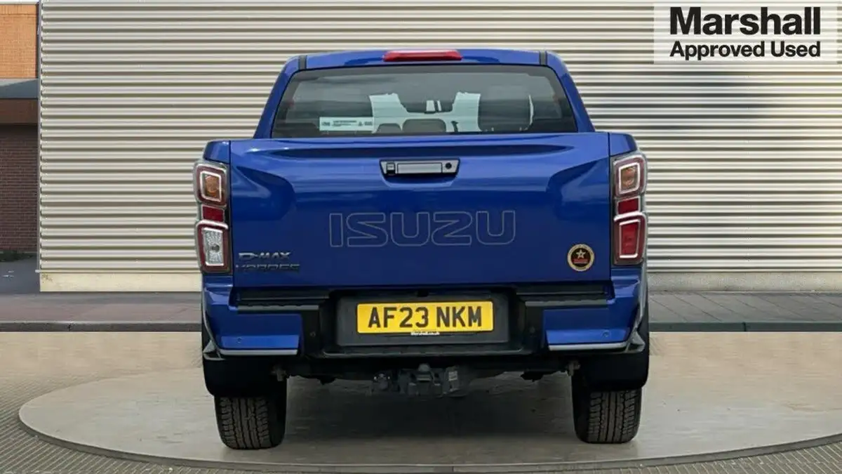2023-isuzu-d-max-19td-v-cross-auto-big-3