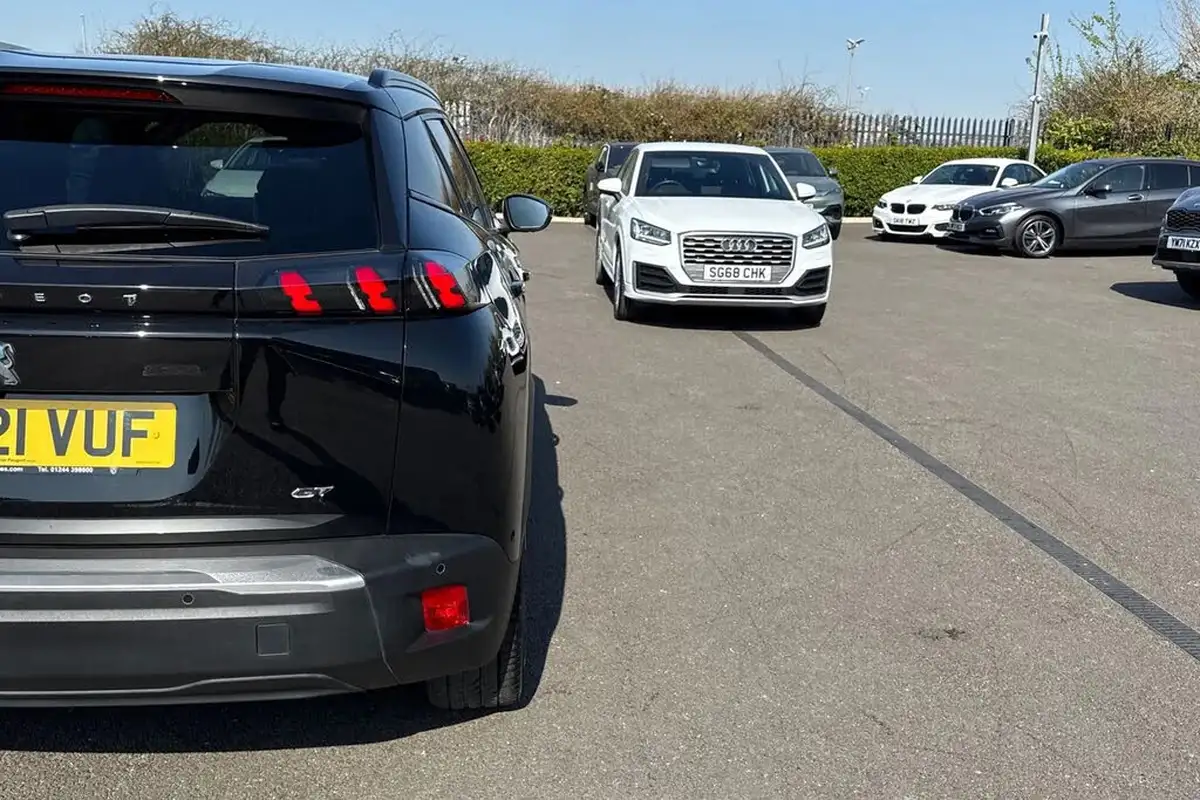 2021-peugeot-2008-suv-e-gt-premium-big-37