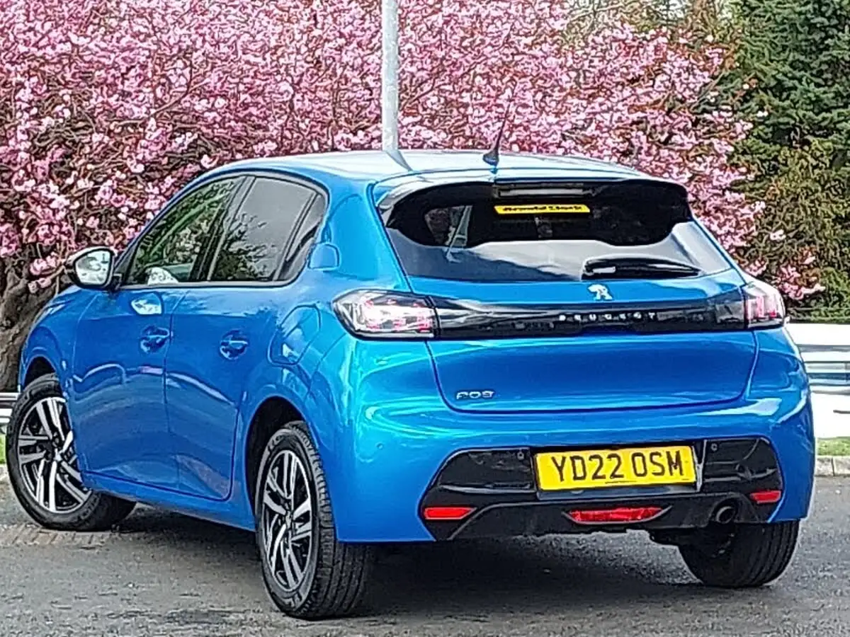 2022-peugeot-208-12-puretech-allure-premium-100bhp-eat8-big-1