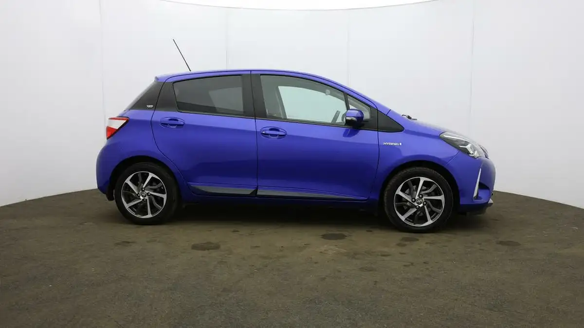 2020-toyota-yaris-15-vvt-i-y20-98bhp-hybrid-1497cc-e-cvt-big-7