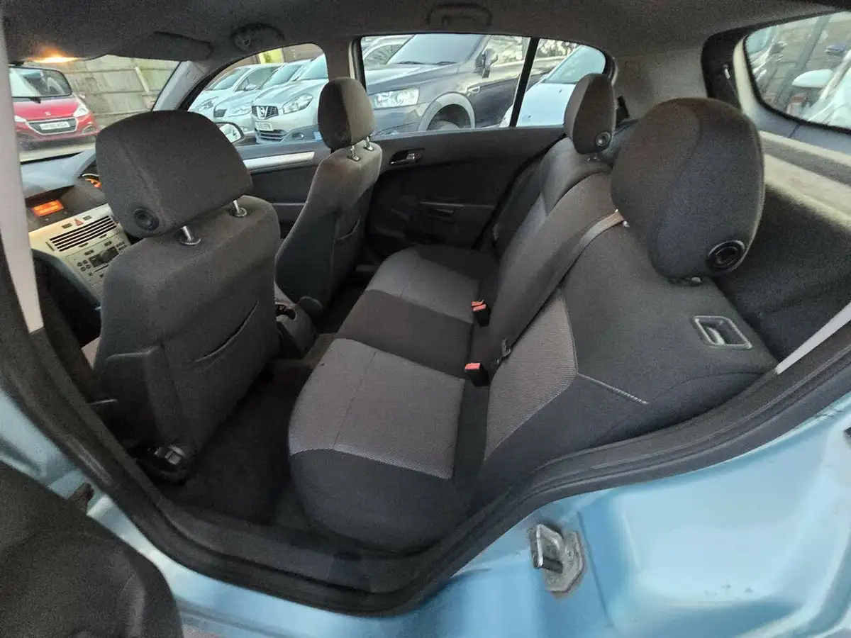 2009-vauxhall-astra-16-club-hatchback-big-8