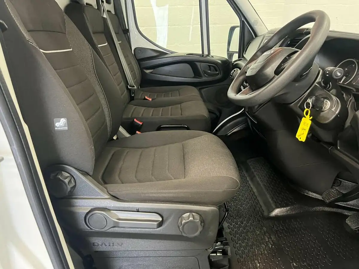 2023-iveco-daily-s-class-23td-35s14v-business-3520mm-h2-136pseu6dt-big-9
