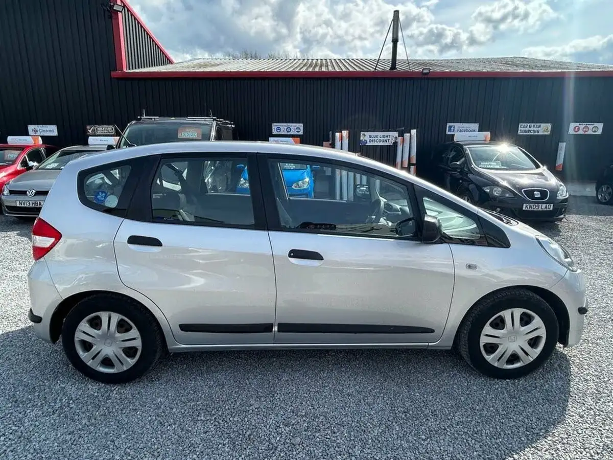 2013-honda-jazz-12-s-big-13