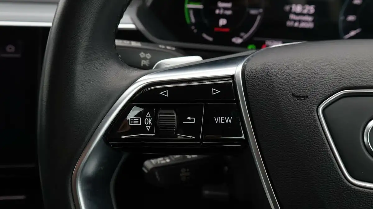 2022-audi-e-tron-55e-technik-station-wagon-big-24