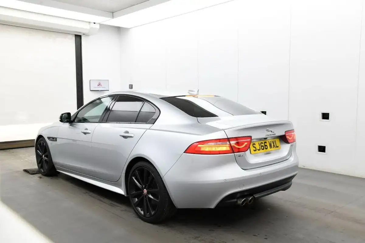 2016-jaguar-xe-20d-r-sport-180ps-auto-big-5