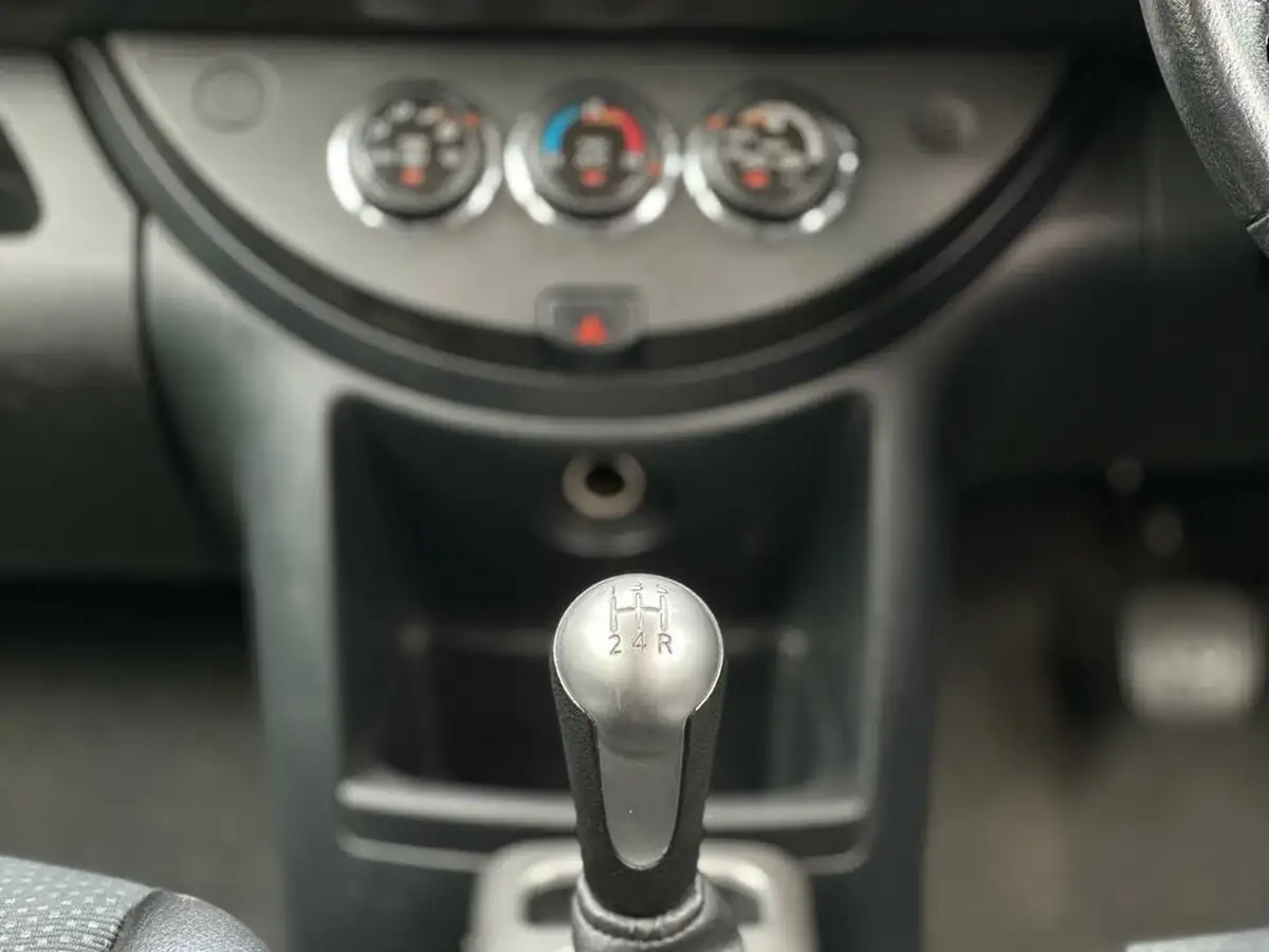 2012-nissan-note-14-n-tec-big-19