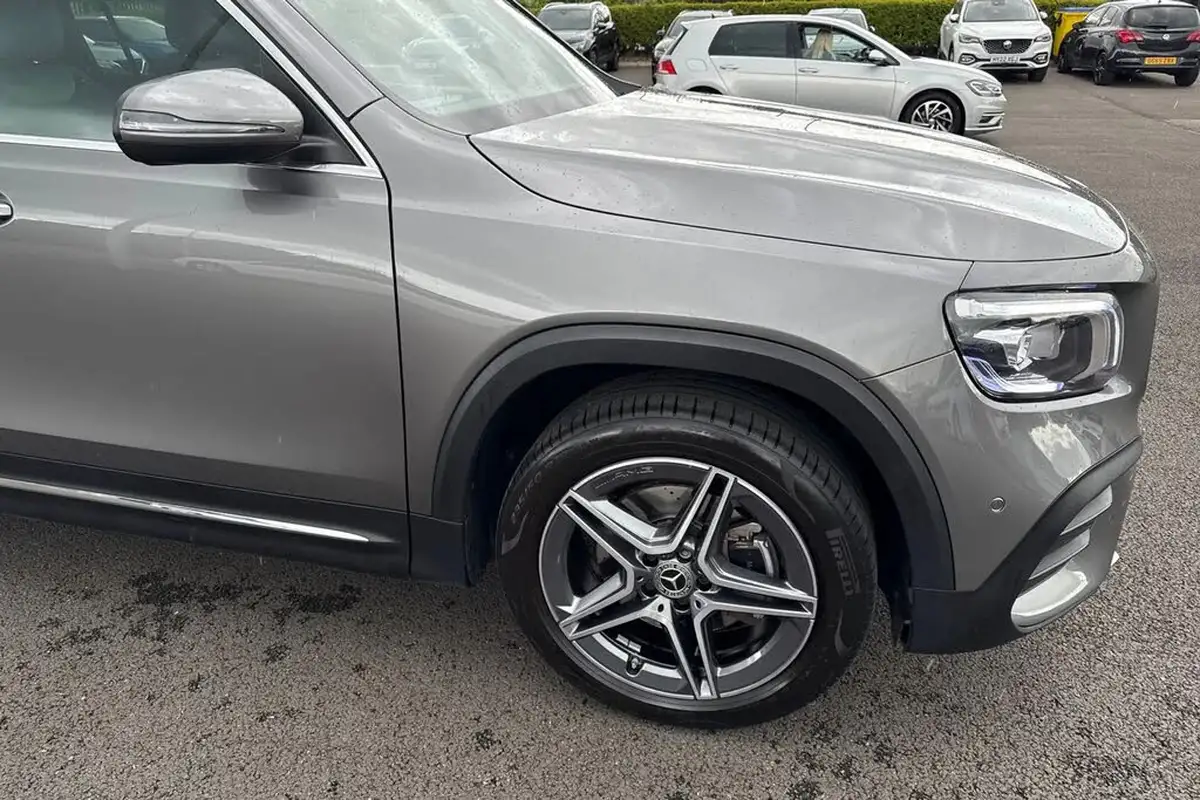 2022-mercedes-benz-glb-class-13-glb200-amg-line-premium-7g-tronic-big-35