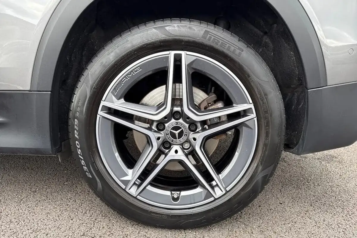 2022-mercedes-benz-glb-class-13-glb200-amg-line-premium-7g-tronic-big-11