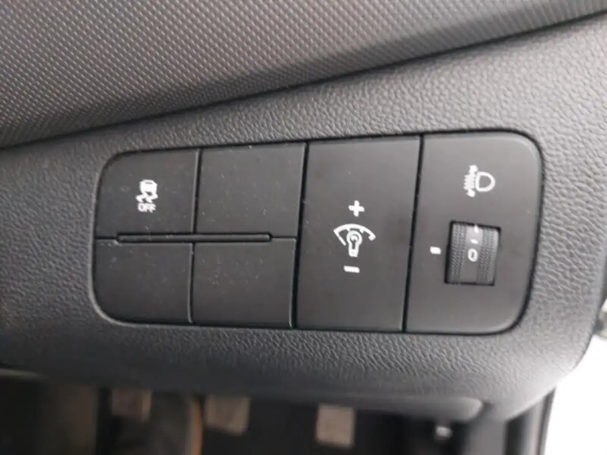 2020-hyundai-i10-10-se-big-11