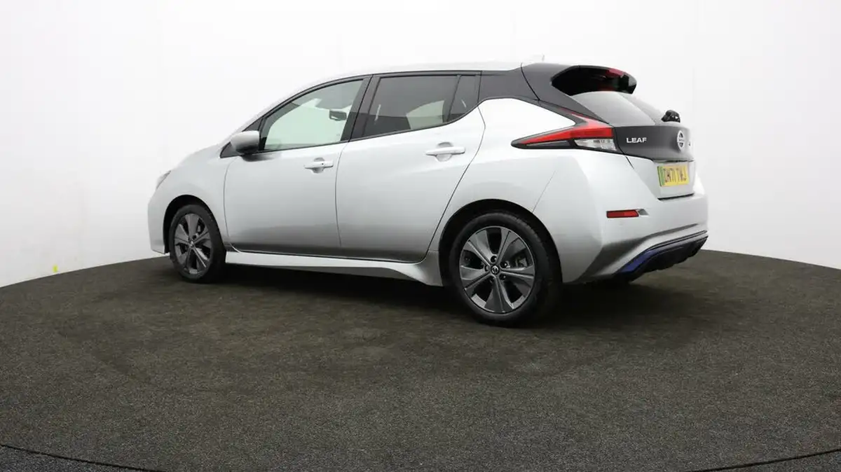 2021-nissan-leaf-e-tekna-big-65
