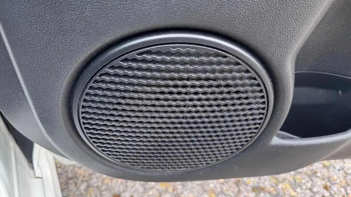 2013-mazda-mazda2-13-venture-big-12