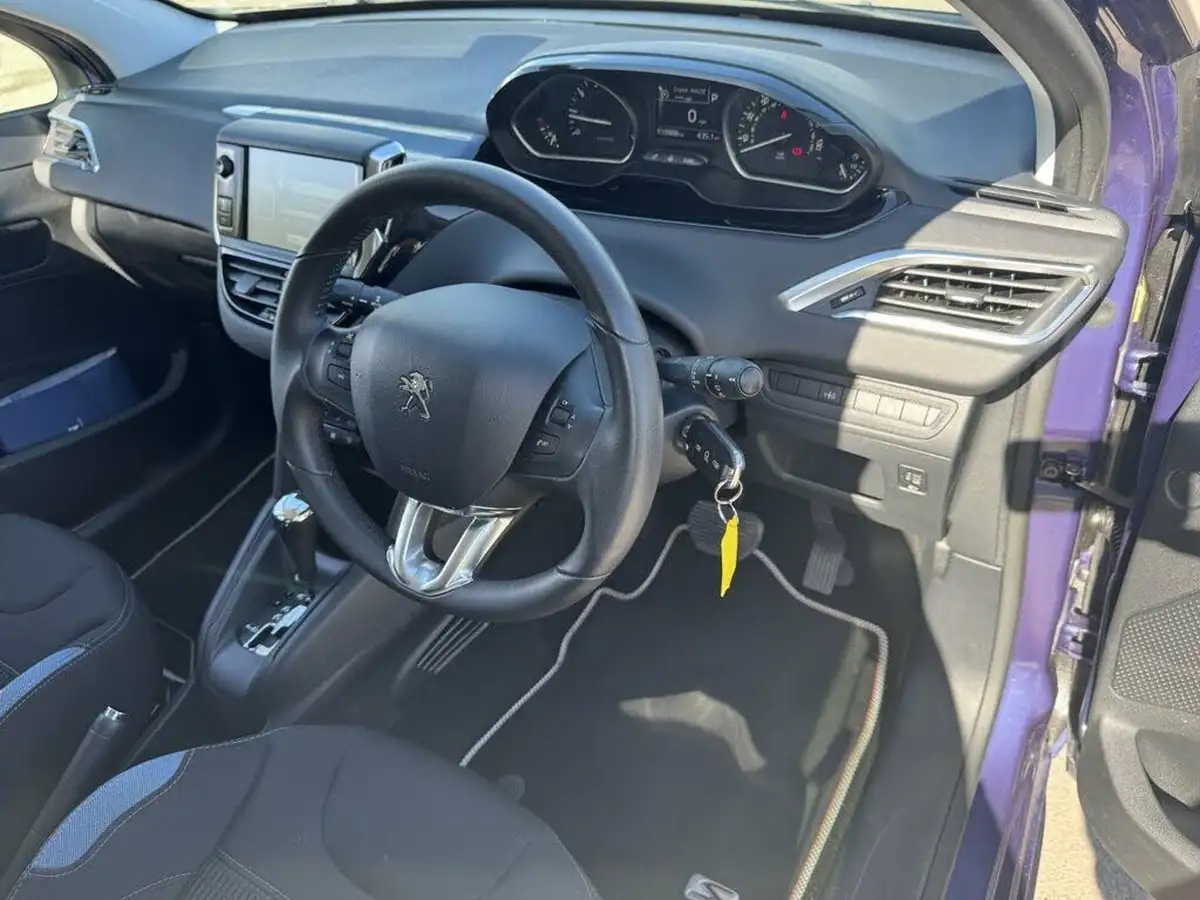 2014-peugeot-208-16-allure-5d-auto-big-9