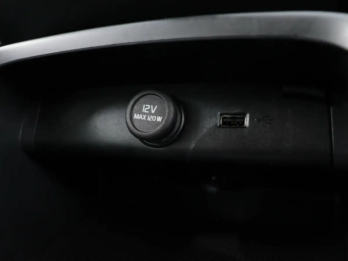 2020-volvo-xc40-15-t3-momentum-big-23