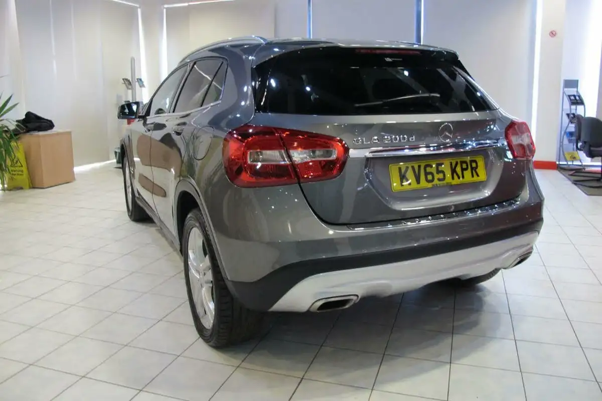 2016-mercedes-benz-gla-class-21d-gla-200d-sport-ss-7g-dct-big-11
