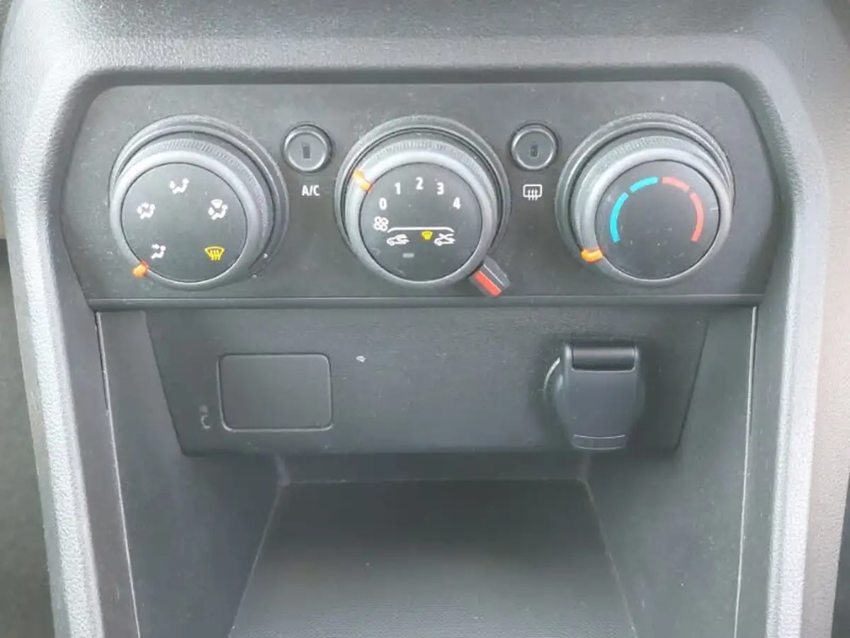 2022-dacia-sandero-10-sce-essential-big-13