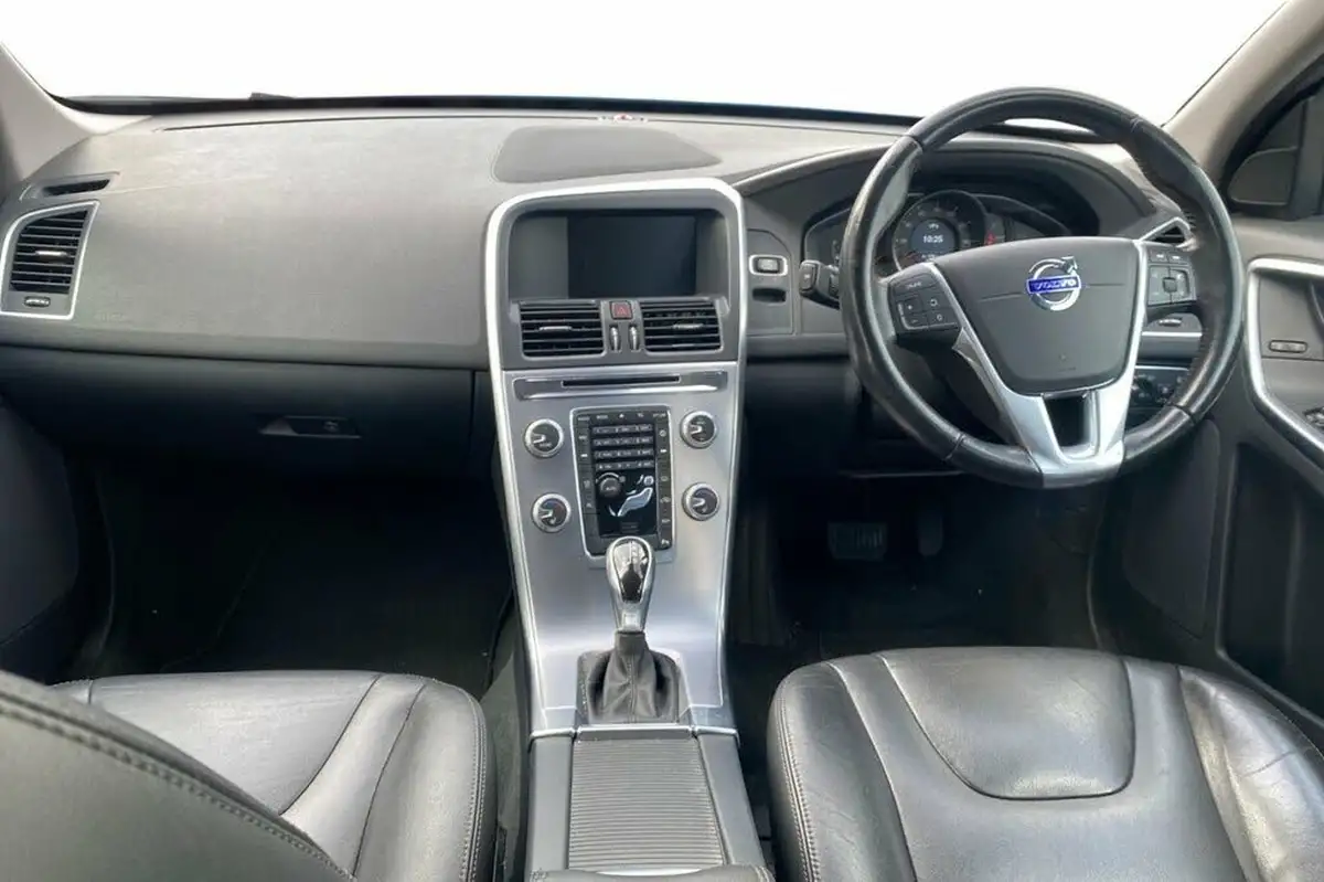 2016-volvo-xc60-20td-d4-se-nav-geartronic-big-9