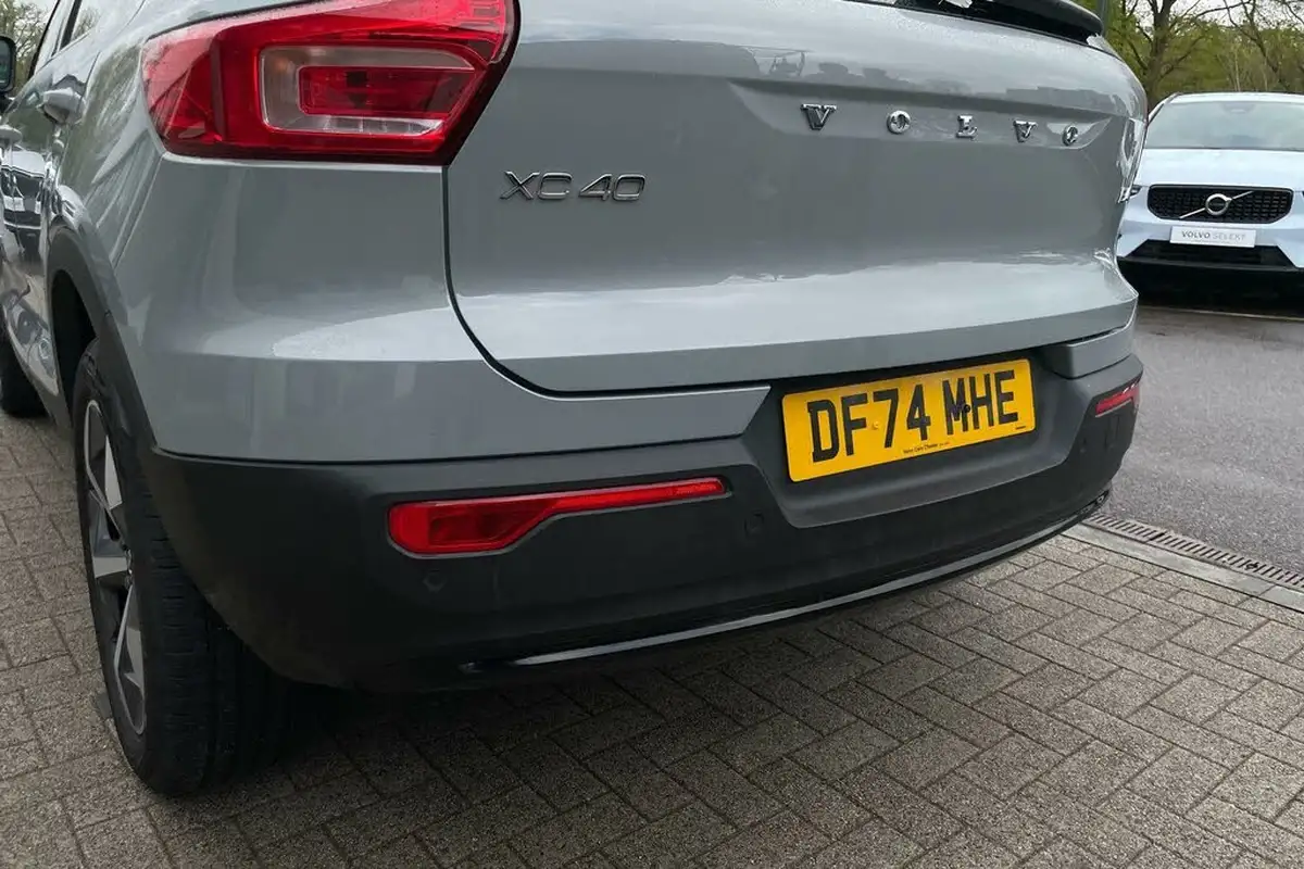 2024-volvo-xc40-20-b4-plus-big-16