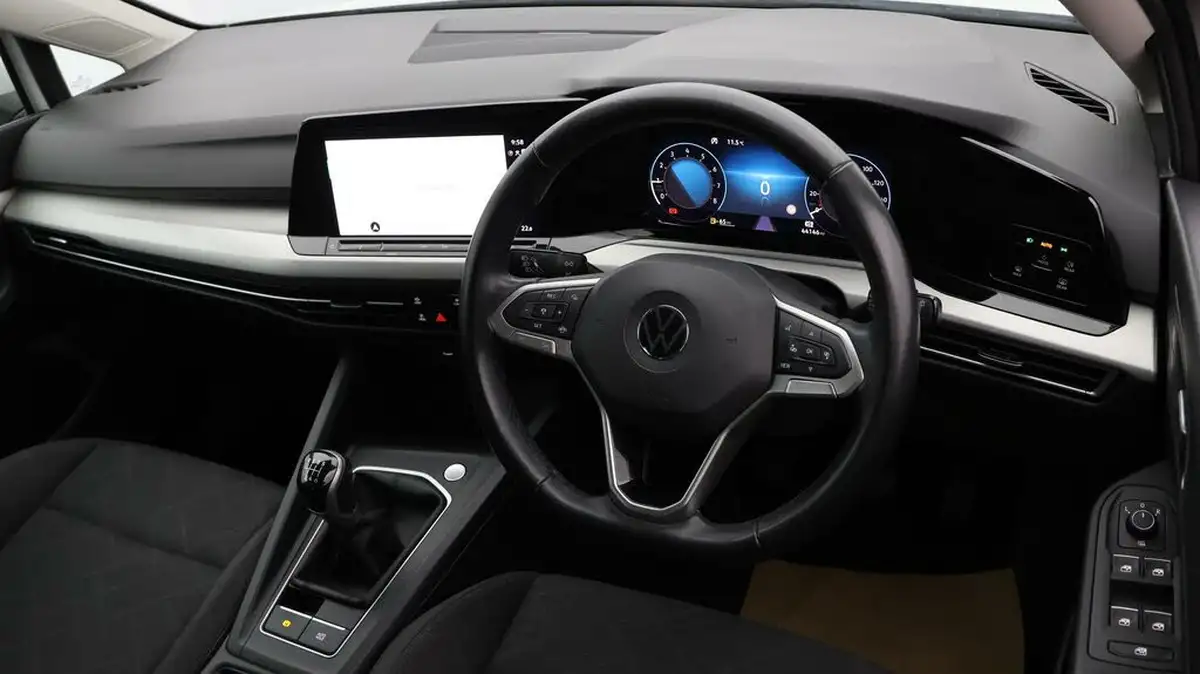 2022-volkswagen-golf-15-tsi-life-150ps-hatchback-big-8