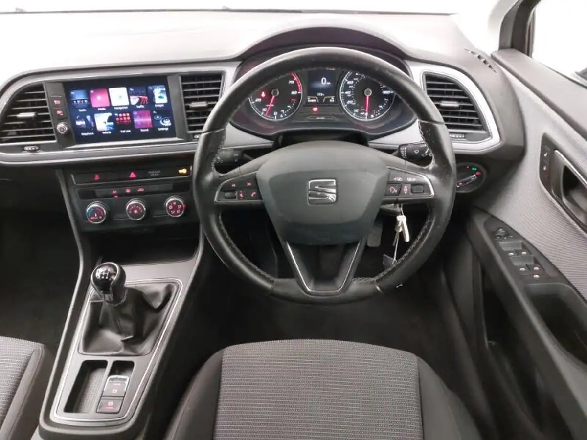 2017-seat-leon-12-tsi-se-dynamic-technology-hatchback-big-6