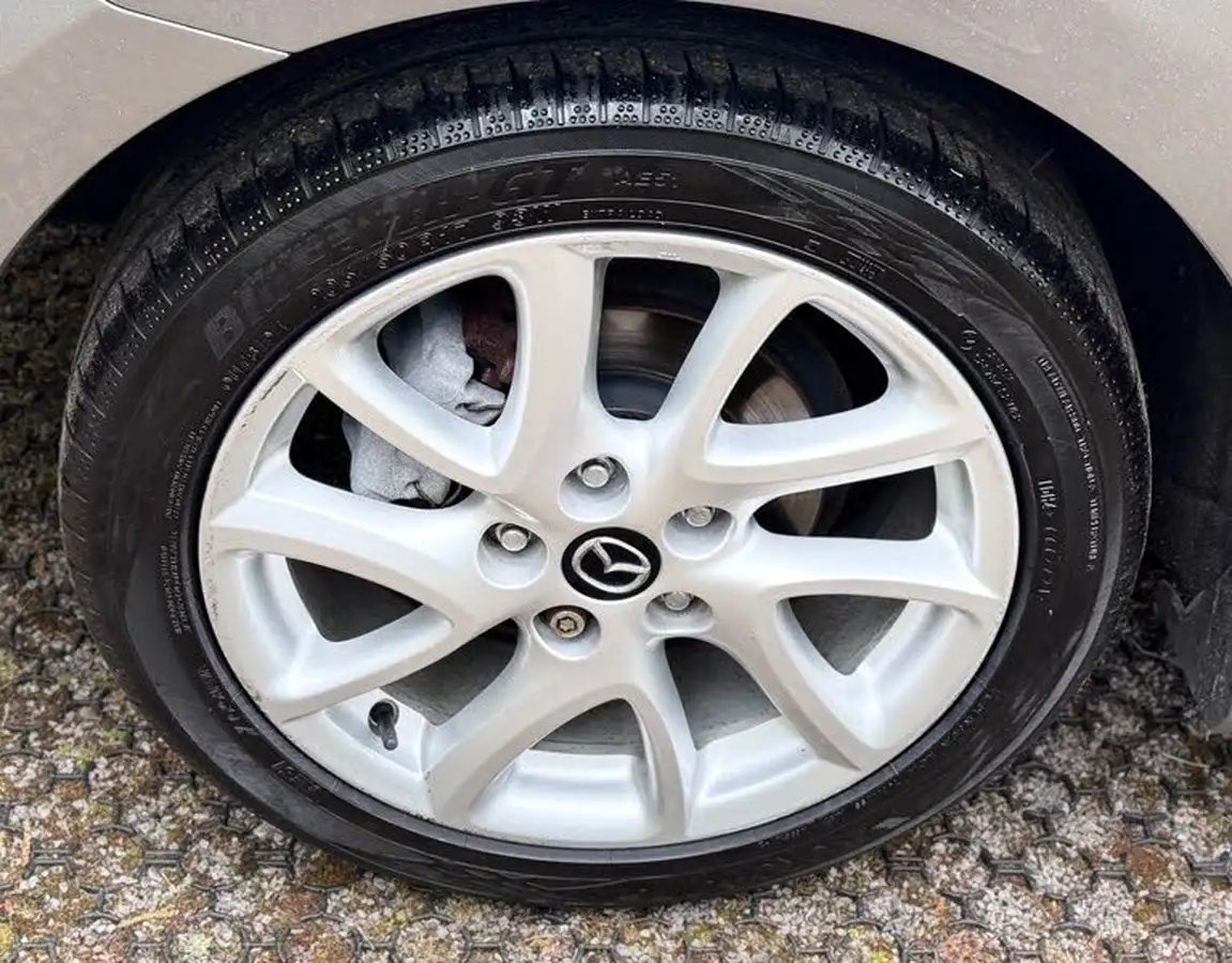 2013-mazda-mazda3-16-tamura-auto-big-33