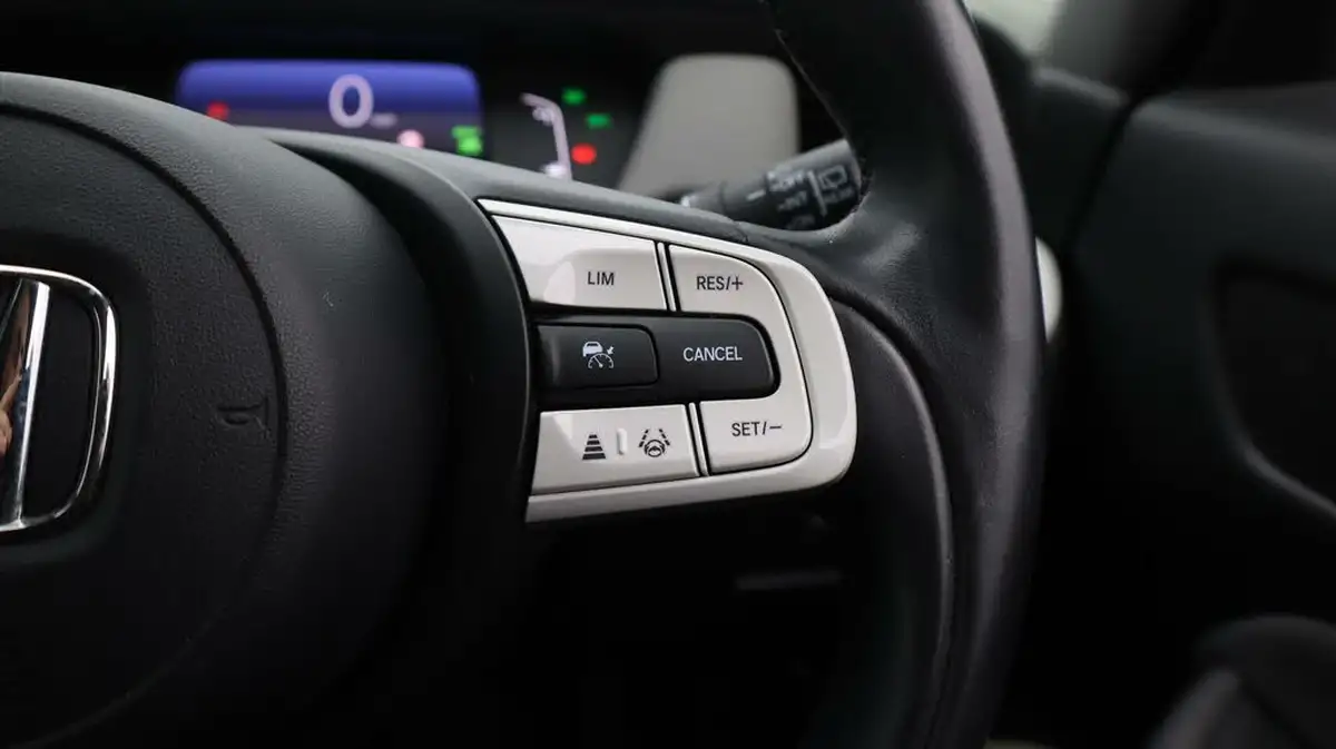 2022-honda-jazz-15-i-mmd-crosstar-ex-109ps-two-tone-big-25