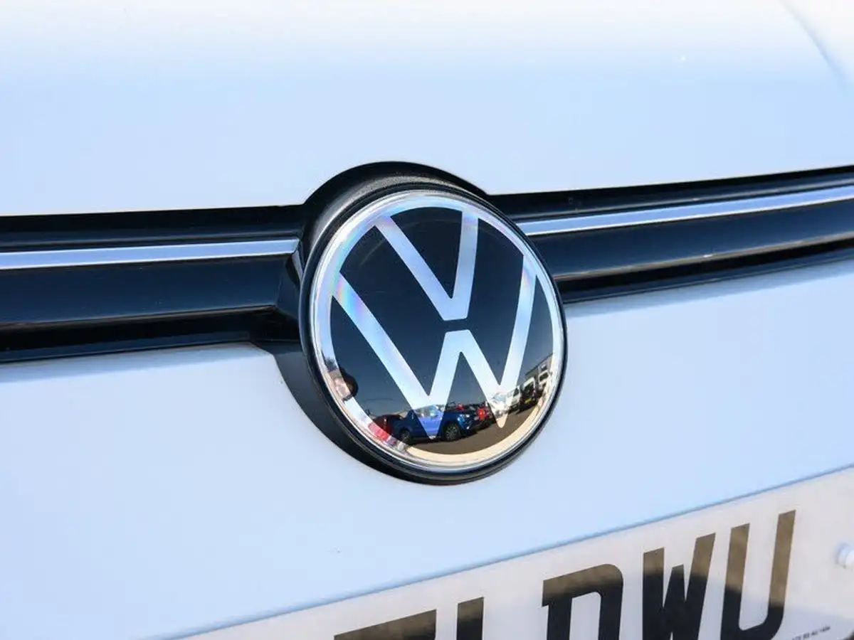 2021-volkswagen-golf-10-etsi-life-hatchback-big-7