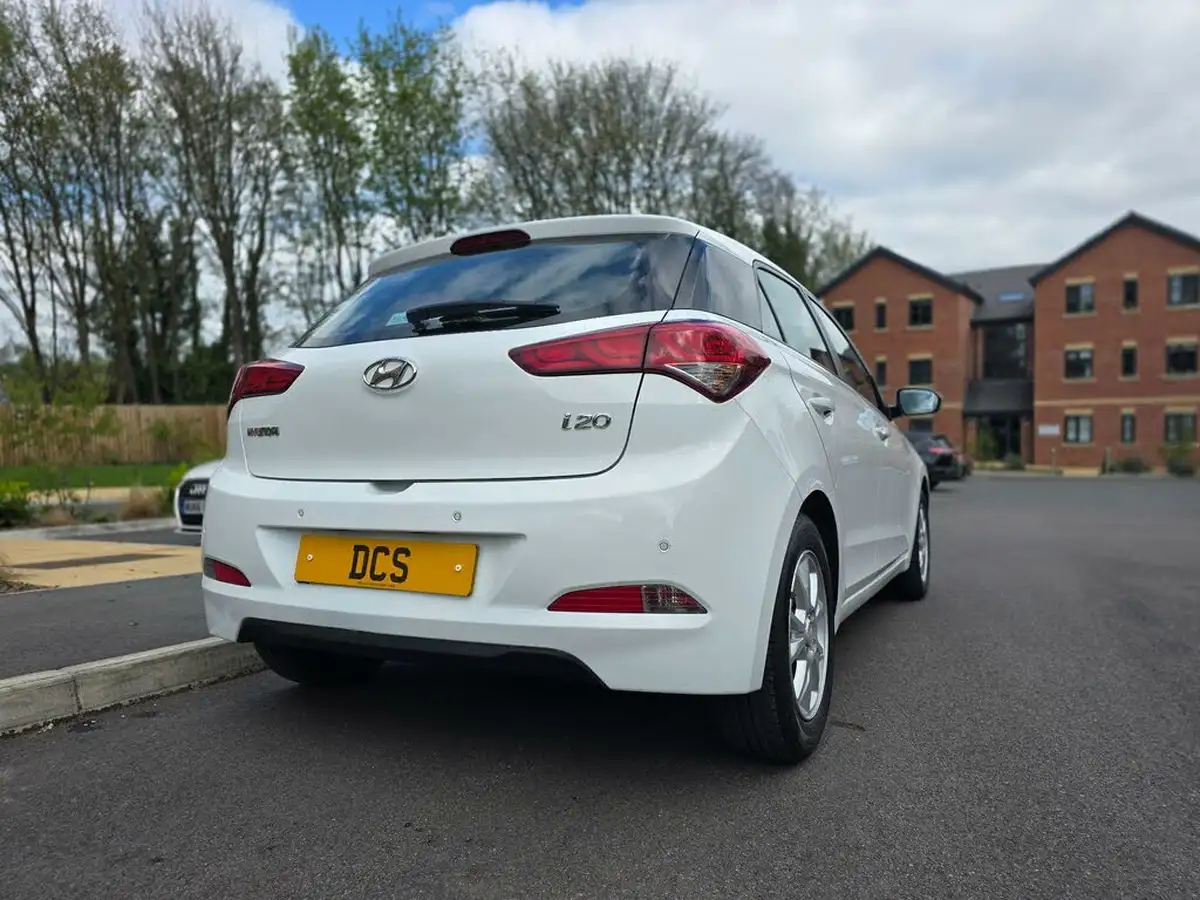 2016-hyundai-i20-12-se-hatchback-5d-big-1