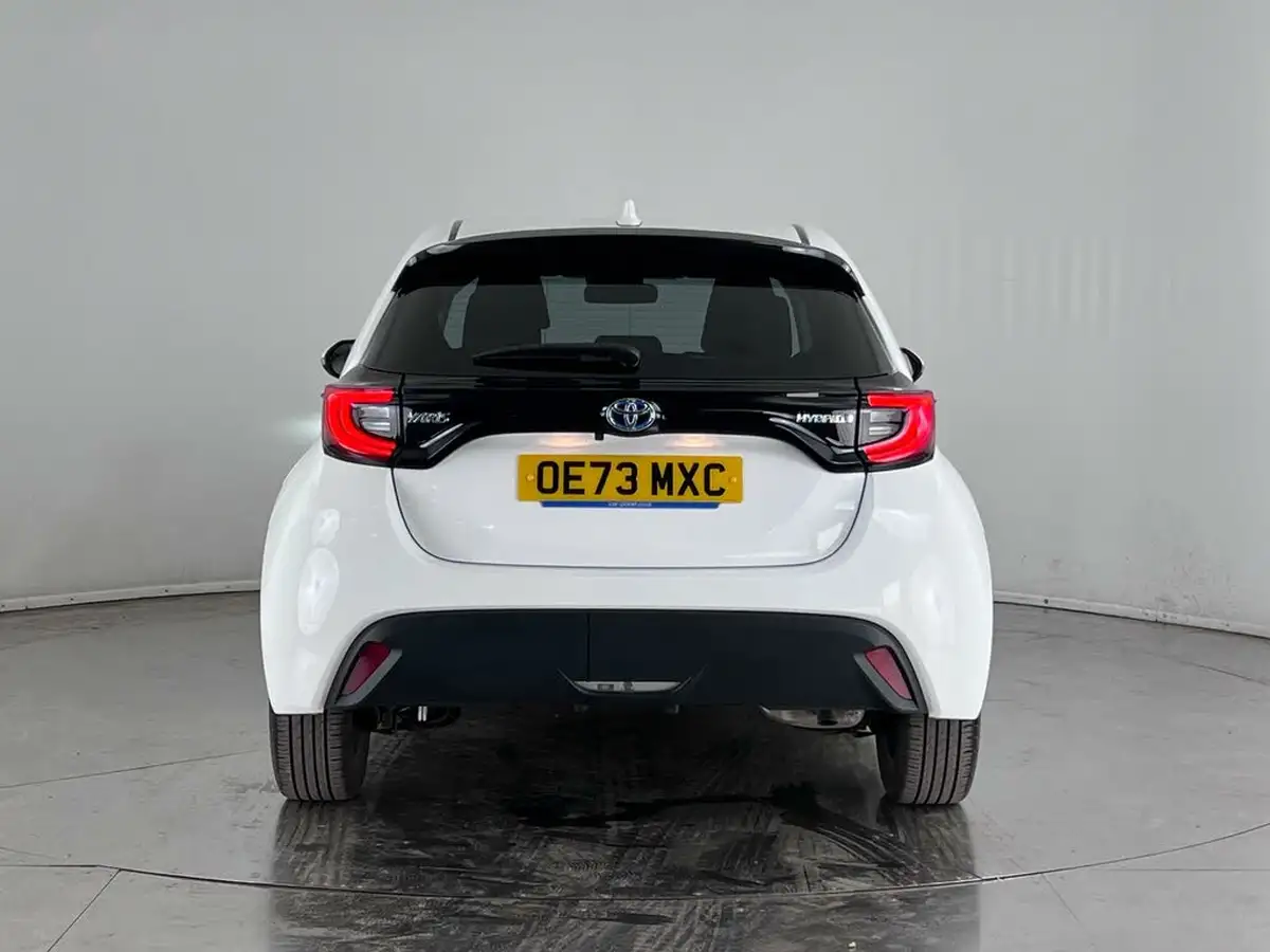 2023-toyota-yaris-15-vvt-i-design-big-6
