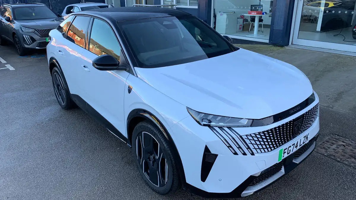 2024-peugeot-3008-suv-e-gt-big-17