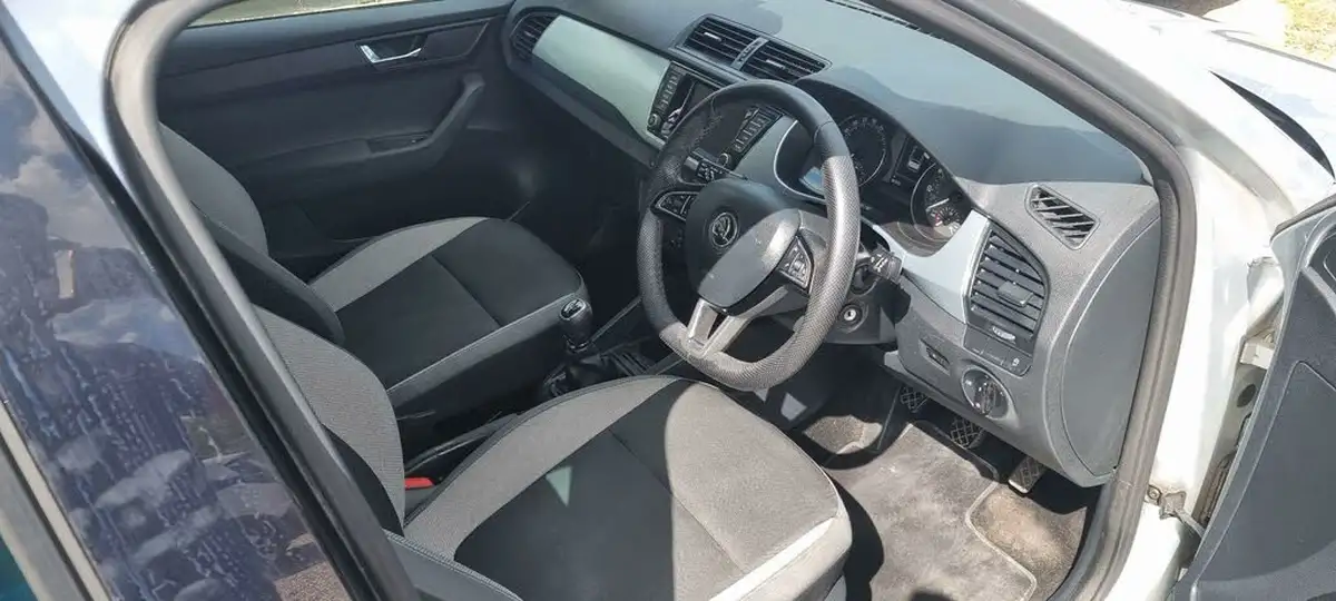 2015-skoda-fabia-14tdi-se-estate-big-9