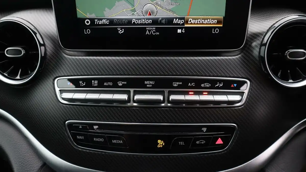 2020-mercedes-benz-v-class-20d-v220d-amg-line-long-big-12
