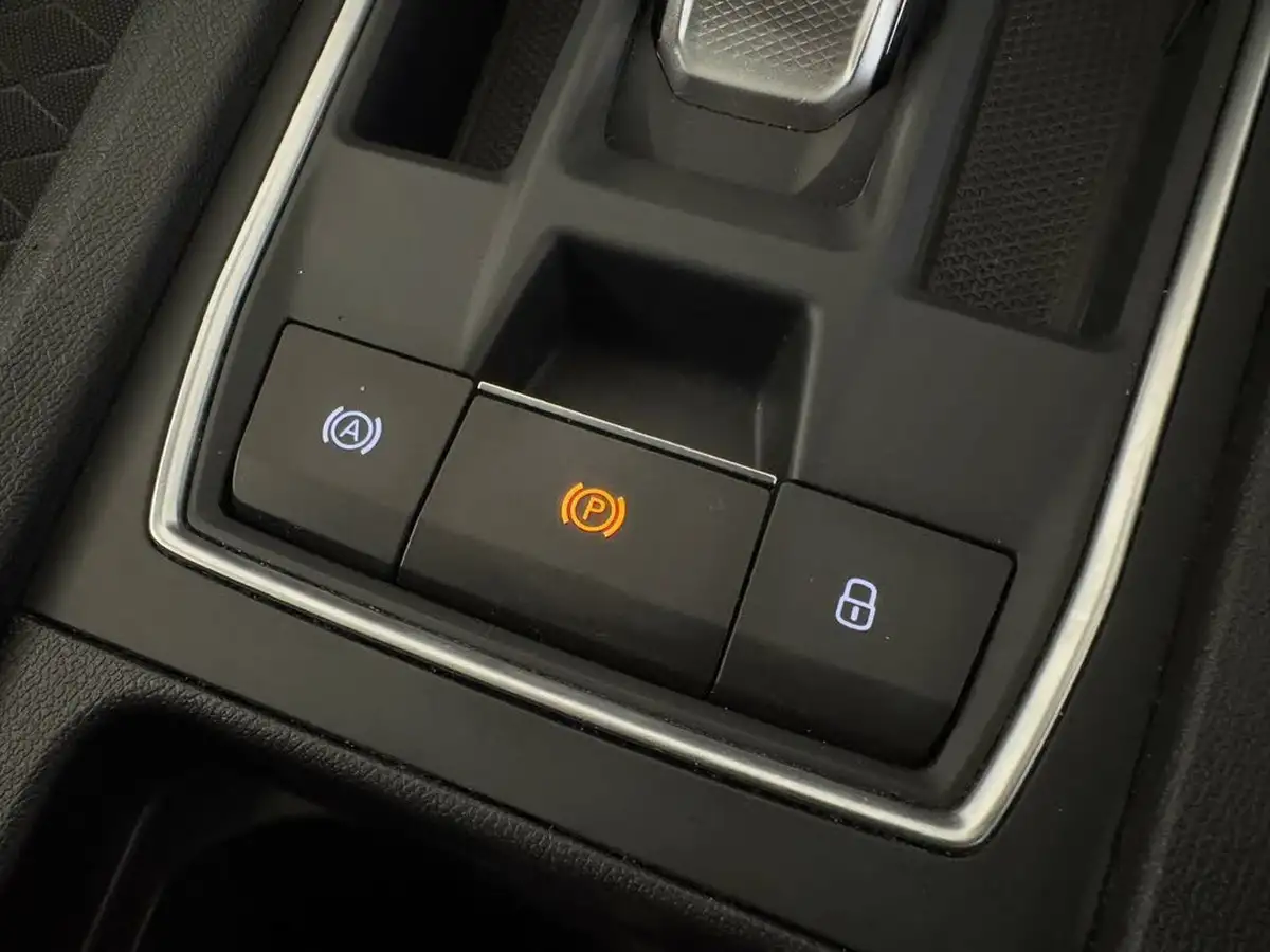 2021-seat-leon-14-e-hybrid-fr-hatchback-big-17