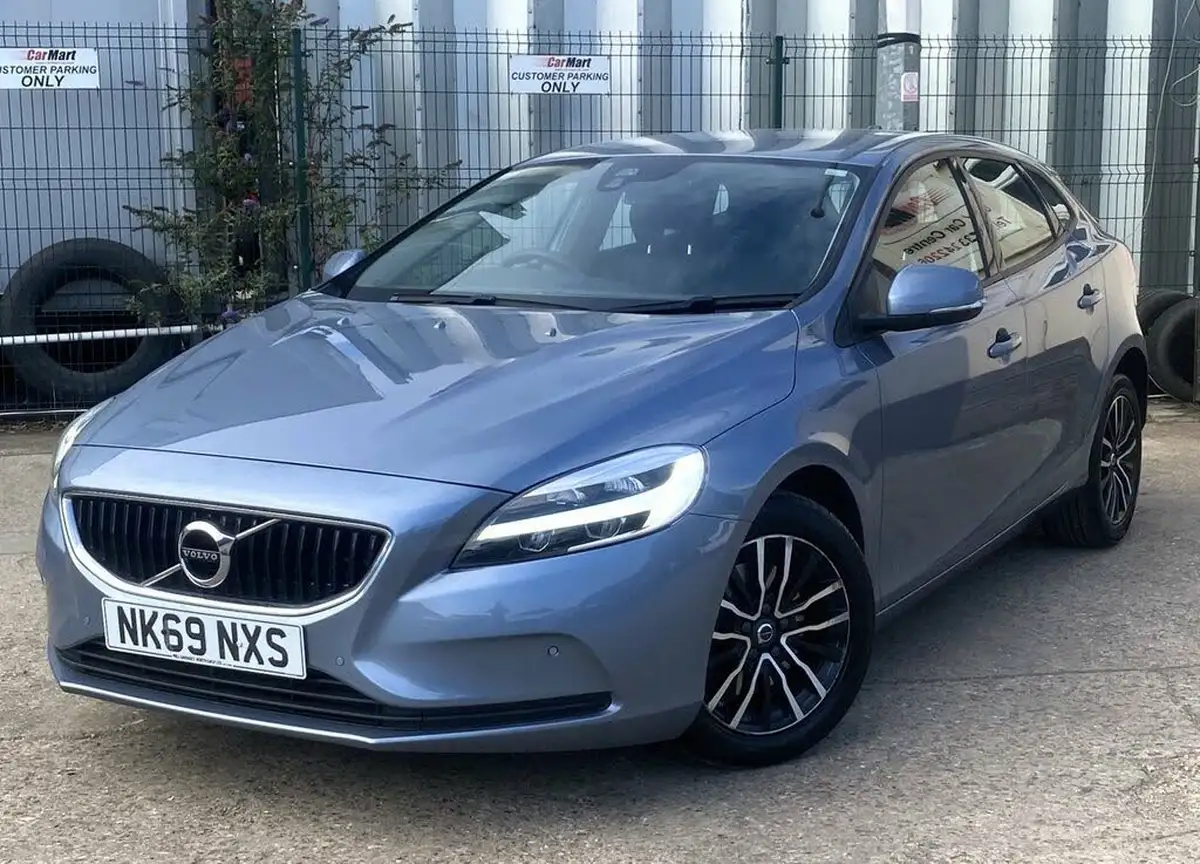 2019-volvo-v40-20-t2-momentum-edition-big-1