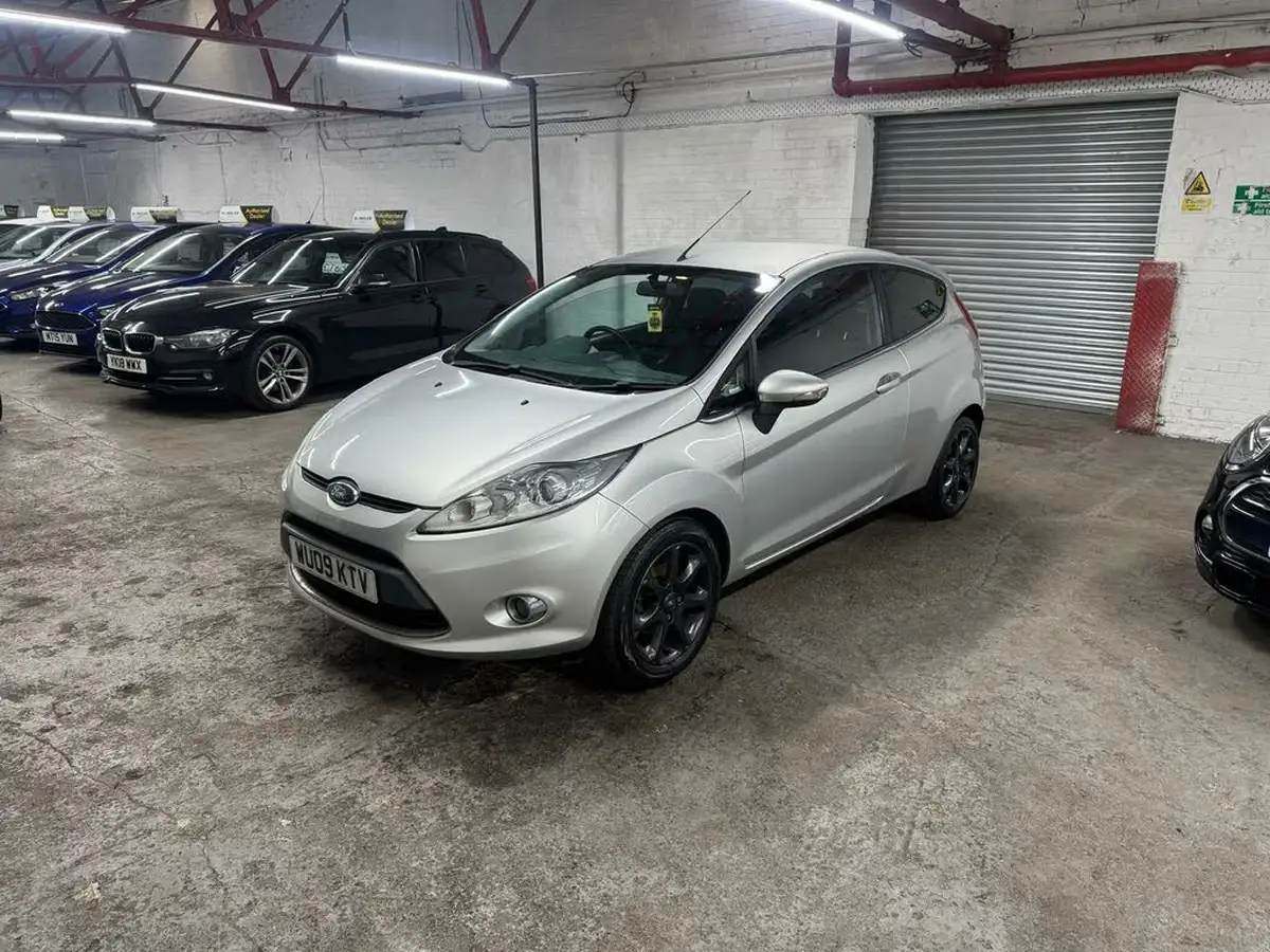 2009-ford-fiesta-125-zetec-3d-big-3